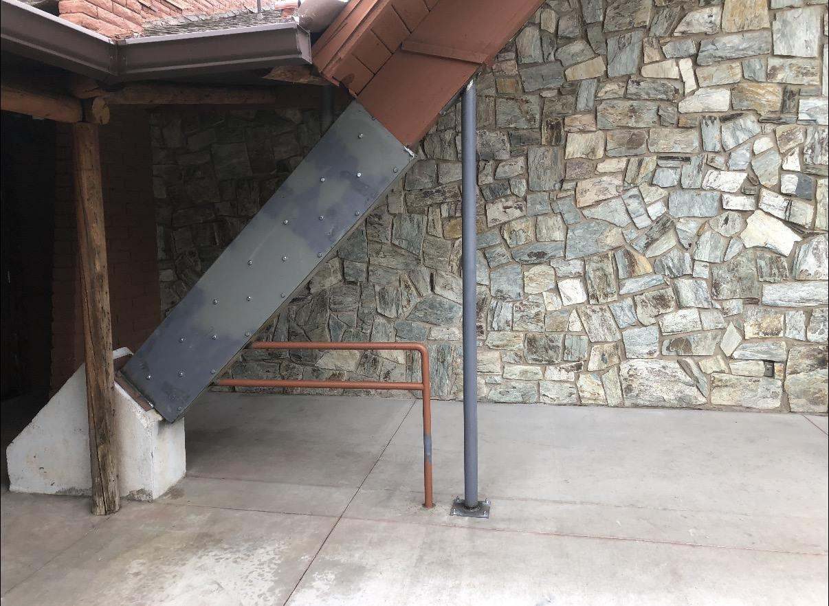 Steel connection plate at sloped beam