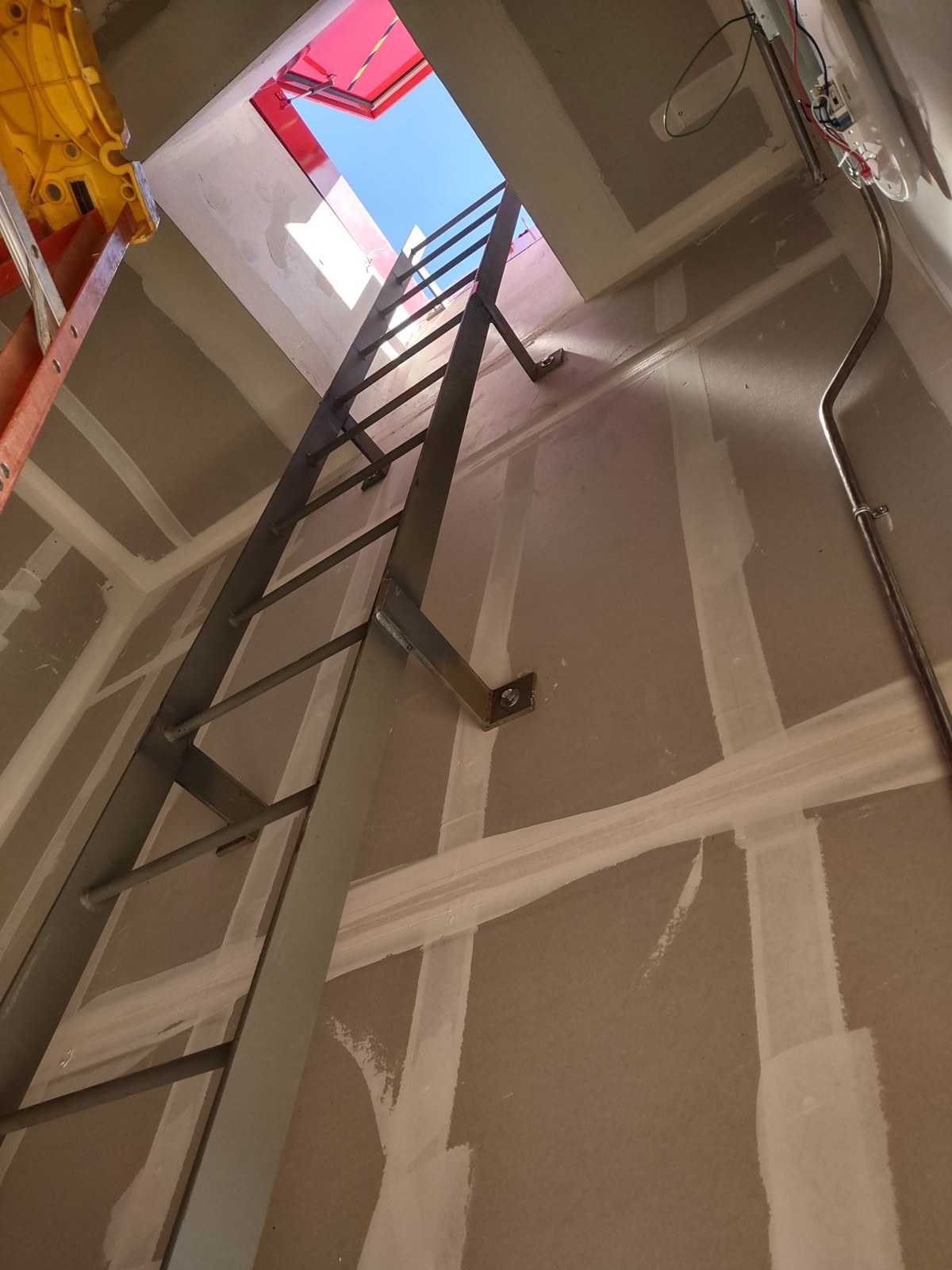 Roof access ladder and hatch